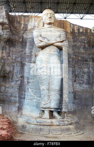 Sri Lanka - Buddhastatue aus Stein in Gal Vihara Tempel, Polonnaruwa, antiken Stadtgebiet, UNESCO-Weltkulturerbe Stockfoto