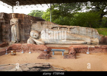 Sri Lanka - Buddhastatue aus Stein in Gal Vihara Tempel, Polonnaruwa, UNESCO Stockfoto