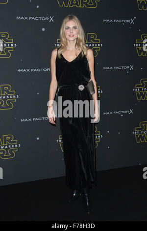 London, UK. 26. November 2015. Donna Air kommt für die Star Wars Mode findet The Force-Veranstaltung zur Unterstützung der Great Ormond Street Hospital Children Charity im Auftrag von Kraft für den Wandel. Die Präsentation vorgestellten Star Wars: das Erwachen der macht sieht von Modedesignern Claire Barrow, j. W. Anderson, Peter Pilotto, Phoebe Preen, Thomas Tait, Agi & Sam, Bobby Abley, Christopher Raeburn, englischen Nasir Mazhar inspiriert. Stockfoto