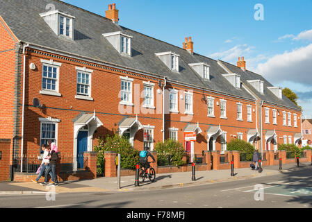 Modernes Reihenhaus Häuser, Wimborne Straße, Blandford Forum, Dorset, England, Vereinigtes Königreich Stockfoto