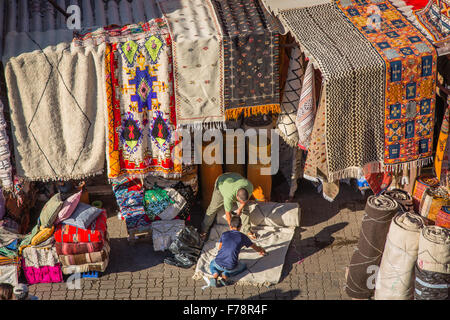 Ein Teppich Shop in der Gasse von Marrakesch Medina Stockfoto