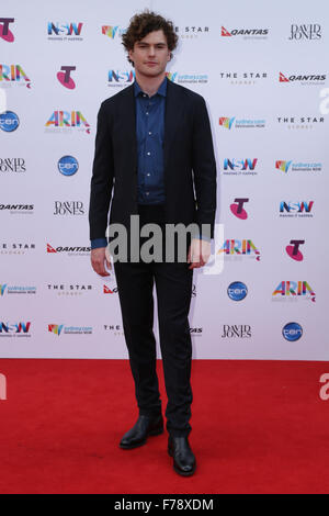 Sydney, Australien. 26. November 2015. Vance Joy kommt auf dem roten Teppich bei The Star, Pyrmont für die 29. jährlichen australischen Record Industrie Awards (ARIA). Bildnachweis: Richard Milnes/Alamy Live-Nachrichten Stockfoto