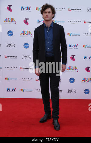 Sydney, Australien. 26. November 2015. Vance Joy kommt auf dem roten Teppich bei The Star, Pyrmont für die 29. jährlichen australischen Record Industrie Awards (ARIA). Bildnachweis: Richard Milnes/Alamy Live-Nachrichten Stockfoto