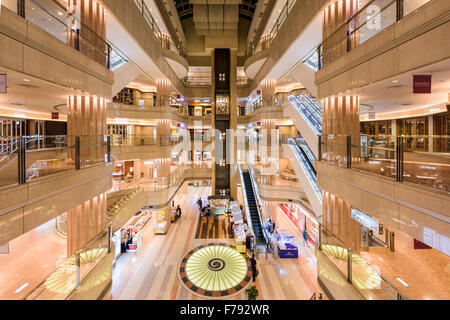 TOKYO, JAPAN - 1. September 2015: Domestic Terminal Mall der Flughafen Tokio-Haneda. Stockfoto