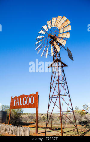 Erbe-Windmühle in der Goldgräberstadt Yalgoo im mittleren Westen der Murchson District of Western Australiens Stockfoto