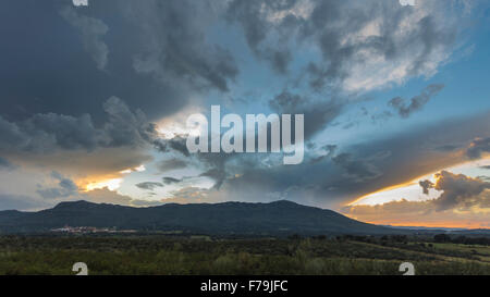 Landschaft in Extremadura und ein Sturm Stockfoto