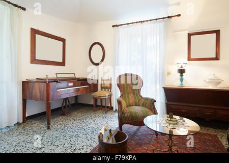 Wohnzimmer mit Antiquitäten, italienische Interieur Stockfoto