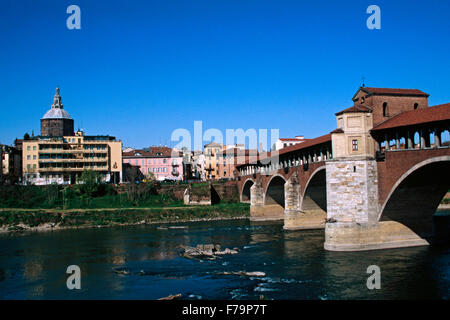 Italien, Lombardei, Pavia, Fluss Ticino, überdachte Brücke Stockfoto