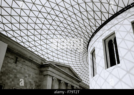 Innenraum des British Museum in London in England in Großbritannien im Vereinigten Königreich Großbritannien. Architektur Geschichte Chiaroscuro schöne Stockfoto