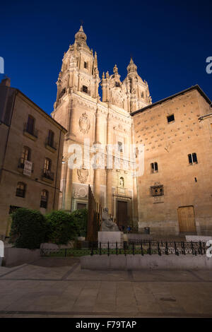 Päpstliche Universität Salamanca und Las Casa De Las Conchas, Salamanca Stadt im Nordwesten Spaniens, UNESCO-Weltkulturerbe Stockfoto