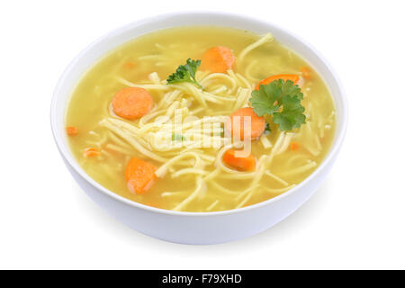 Nudel Suppe essen in Schüssel mit Nudeln auf einem weißen Hintergrund isoliert Stockfoto