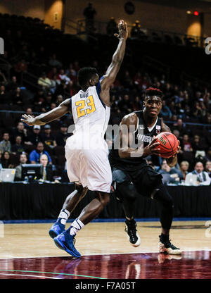 Las Vegas, Nevada, USA. 26. November 2015. San Diego State F # 14 Zylan Cheatham Trefferpunkte 13, 2 Assist und 1Blockieren gedreht während der NCAA Männer Basketball Continental Las Vegas Invitational zwischen San Diego State Azteken und die California Golden Bears 72-58-Sieg bei The Orleans Arena Las Vegas NV. Bildnachweis: Cal Sport Media/Alamy Live-Nachrichten Stockfoto