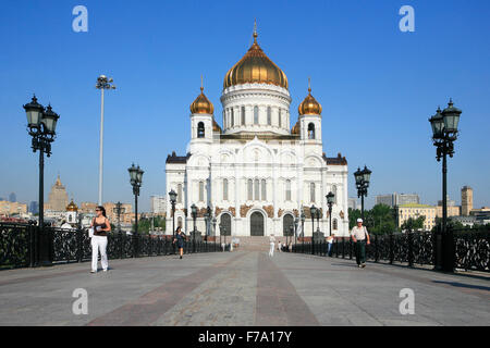 Der Patriarch Brücke führt zu der Kathedrale von Christus den Erlöser in Moskau, Russland Stockfoto