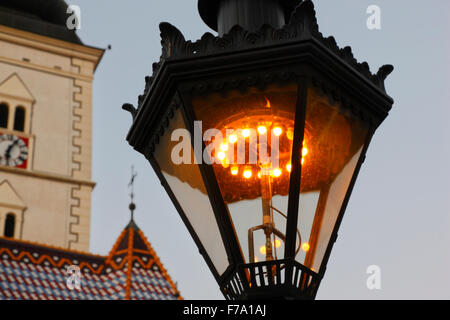 Zagreb Gaslampen (seit 1863). Es gibt 217 Gaslampen und sie wurden Hand seit 143 Jahren beleuchtet. Stockfoto