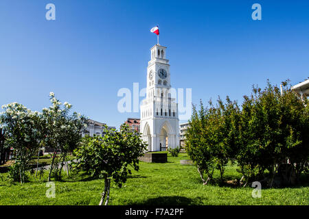 Uhrturm, Arturo Prat Platz (Plaza Arturo Prat), erbaut im Jahre 1878, als Iquique in peruanisches Gebiet war. Stockfoto