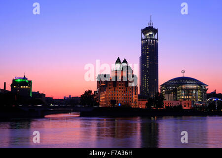 Panoramablick auf das Swissotel Red Hills und die Moskauer internationalen Haus der Musik in Moskau, Russland Stockfoto