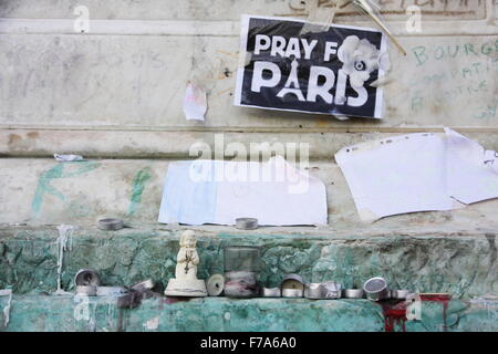 Die Stadt von Lyon ist eine Hommage an die Terroranschläge verübt Daesh in Paris, 13. November 2015 auf dem Platz Bellecour, in der Mitte der Stadt. Stockfoto