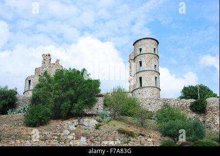 Ruine Burg Grimaud, Gemeinde im Département Var in der Region Provence-Alpen-Cote d ' Azur im Südosten Frankreichs. Stockfoto