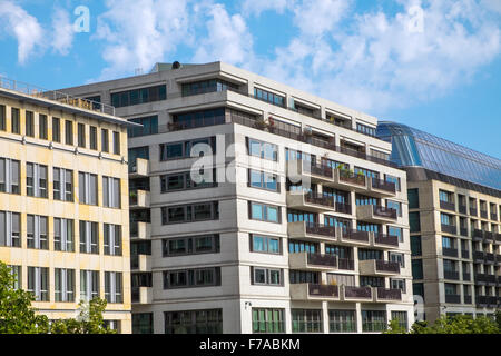 Einige moderne Bürogebäude in Berlin zu sehen Stockfoto