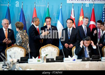 US-Präsident Barack Präsident Barack spricht mit der britische Premierminister David Cameron bei den G20-Gipfel-treffen in Regnum Carya Resort 15. November 2015 in Antalya, Türkei. Stockfoto