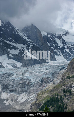 Rückzug der Gletscher des Mont Blanc Massivs gesehen aus dem Val Ferret-Tal, Graian Alpen, Italien Stockfoto