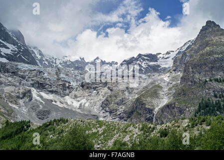 Rückzug der Gletscher des Mont Blanc Massivs gesehen aus dem Val Veny Tal, Graian Alpen, Italien Stockfoto