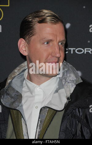 London, UK, 26. November 2015, Christopher Raeburn besucht Mode findet die Kraft auf Star Wars basierend: das Erwachen der Macht im Selfridges Old Hotel. Bildnachweis: JOHNNY ARMSTEAD/Alamy Live-Nachrichten Stockfoto