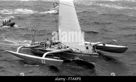 AJAX-NEWS-FOTOS - 1982 - ROUTE DU RHUM RACE - BIOTHERM II (FLORENCE ARTHAUD) AM START. FOTO: JONATHAN EASTLAND/AJAX REF: 821007 4 Stockfoto