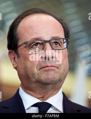 Valetta, Malta. 27. November 2015. Der französische Präsident Francois Hollande besucht Klima Aktion Special Executive Session bei der Commonwealth Köpfe der Regierung Sitzung (CHOGM) in Valletta, Malta, am 27. November 2015. (Xinhua/Jin Yu) Bildnachweis: Xinhua/Alamy Live-Nachrichten Stockfoto