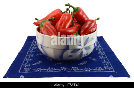 Paprika in Platte isoliert auf weiss. Stockfoto