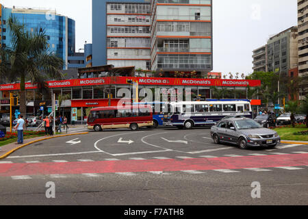 McDonald's-Fastfood-Restaurant auf Ovalo Jose Pardo, Miraflores, Lima, Peru Stockfoto