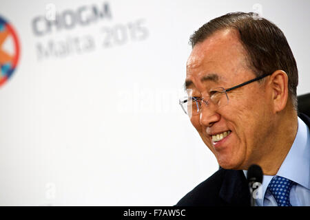 Valetta, Malta. 27. November 2015. United Nations Secretary General Ban Ki-Moon besucht eine Pressekonferenz nach der Klima Aktion spezielle Exekutivsitzung an den Commonwealth Köpfe der Regierung Sitzung (CHOGM) in Mellieha, Malta, 27. November 2015. (Xinhua/Jin Yu) Bildnachweis: Xinhua/Alamy Live-Nachrichten Stockfoto