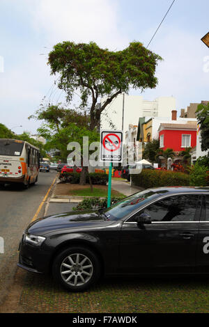 Verwenden Sie kein Hornschild in einem gehobenen Wohngebiet, Teil einer Kampagne zur Reduzierung der Lärmbelästigung und zur Schulung von Fahrern, Miraflores, Lima, Peru Stockfoto