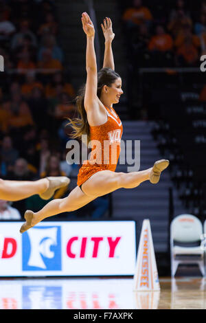 27. November 2015: Tennessee Lady Freiwilligen tanzen Teammitglied bei den NCAA-Basketball-Spiel zwischen der University of Tennessee Lady Freiwilligen und die Albany-Doggen in der Thompson-Boling-Arena in Knoxville TN Tim Gangloff/CSM Stockfoto