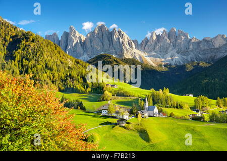 Dolomiten im Herbst - Santa Maddalena Village, Naturpark Puez Geisler, Alpen, Südtirol, Italien Stockfoto