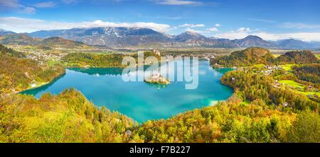 Panoramablick auf Herbst See Bled, Julische Alpen, Slowenien Stockfoto