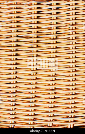 Teil von einem Stuhl aus braunen geflochtenen Zuckerrohr Stockfoto