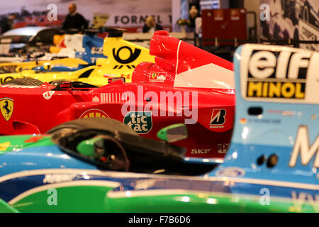 Essen, Deutschland. 27. November 2015. Essen Motor Show. Eine Geschichte der Formel 1. Benetton B194 Ford, Ferrari F399, Jordan EJ11 Honda, Renault R25, BMW Sauber F1.06 Red Bull RB7 Renault. Bildnachweis: Ashley Greb/Alamy Live-Nachrichten Stockfoto