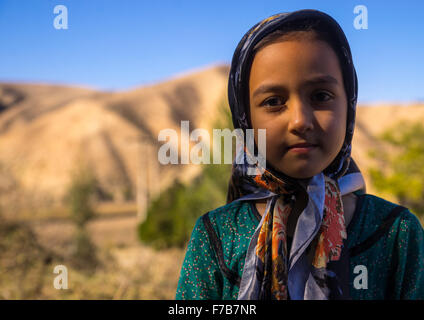 Turkmenische Mädchen mit traditioneller Kleidung, Golestan Provinz, Karim Ishan, Iran Stockfoto