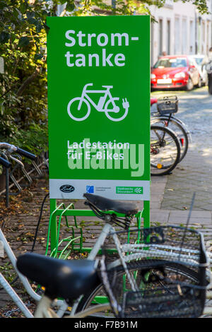 Zeichen für ein e-Bike, Elektrofahrrad, Ladestation, Düsseldorf, Deutschland Stockfoto