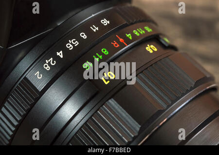 Nahaufnahme des alten Film-Kamera-Objektiv. Geringe Schärfentiefe. Stockfoto