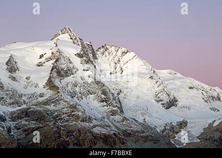 Gipfel des Mt. Großglockner bei Sonnenaufgang, Nationalpark Hohe Tauern, Kärnten, Austria, Europe Stockfoto