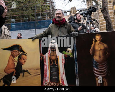 Westminster, London, UK. 28. November 2015. Ein Künstler zeigt seine anti-Krieg Kunst Darstellung Toni Blair, David Cameron und Herr Hollande an der Haltestelle der Krieg Demonstrationen vor Downing Street. Bildnachweis: Oliver Lynton/Alamy Live-Nachrichten Stockfoto