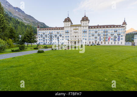 Luxushotel Kempinski Grand Hotel des Bains bei Sonnenaufgang, St. Moritz, Engadin, Graubündens, der Schweiz, Graubünden Stockfoto