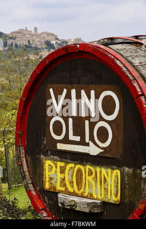 Vino, Olio, Pecorino, Montepulciano, Toskana, Italien Stockfoto