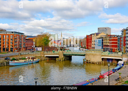 Schwimmende Hafen von Bristol von Redcliff Brücke und Redcliff Rücken, zentrale Bristol, UK Stockfoto