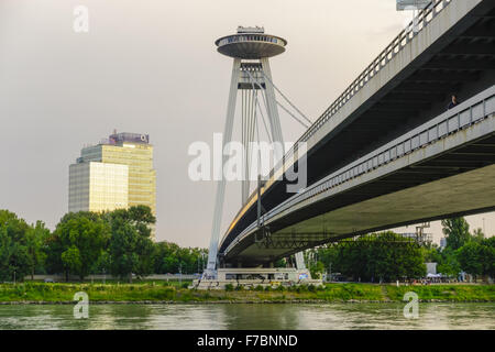 Bratislava, Brücke Novy Most, Slowakische Republik Stockfoto