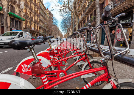 Bicing Fahrräder teilen Station auf der Straße von Barcelona. Stockfoto