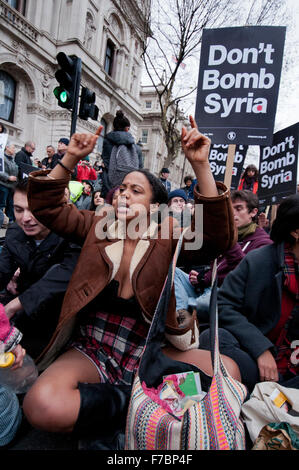 Keine Bombe Syrien Protest organisiert durch Anschlag der Krieg-Demonstration vor Downing Street in Central London unterstützen Jeremy Stockfoto