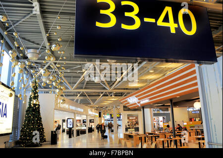 Seoul, Südkorea - 16 November, 2015:Travelers, gate, Zeichen und Geschäfte am Seoul Incheon International Airport. Stockfoto